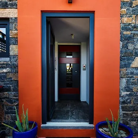 Menelaos Penthouse Apartment *