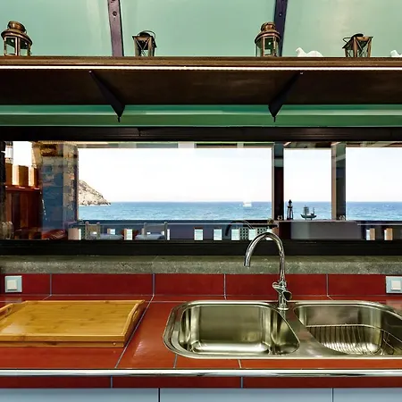 Menelaos Penthouse Apartment